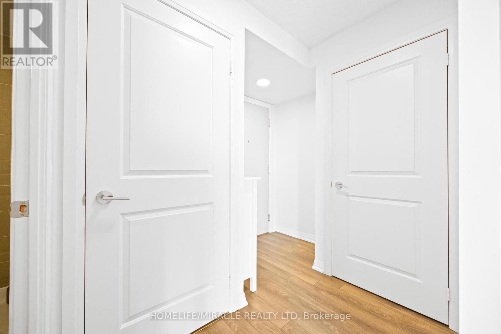 2002 - 30 Meadowglen Place, Toronto, Ontario  M1G 0A6 - Photo 4 - E12331766
