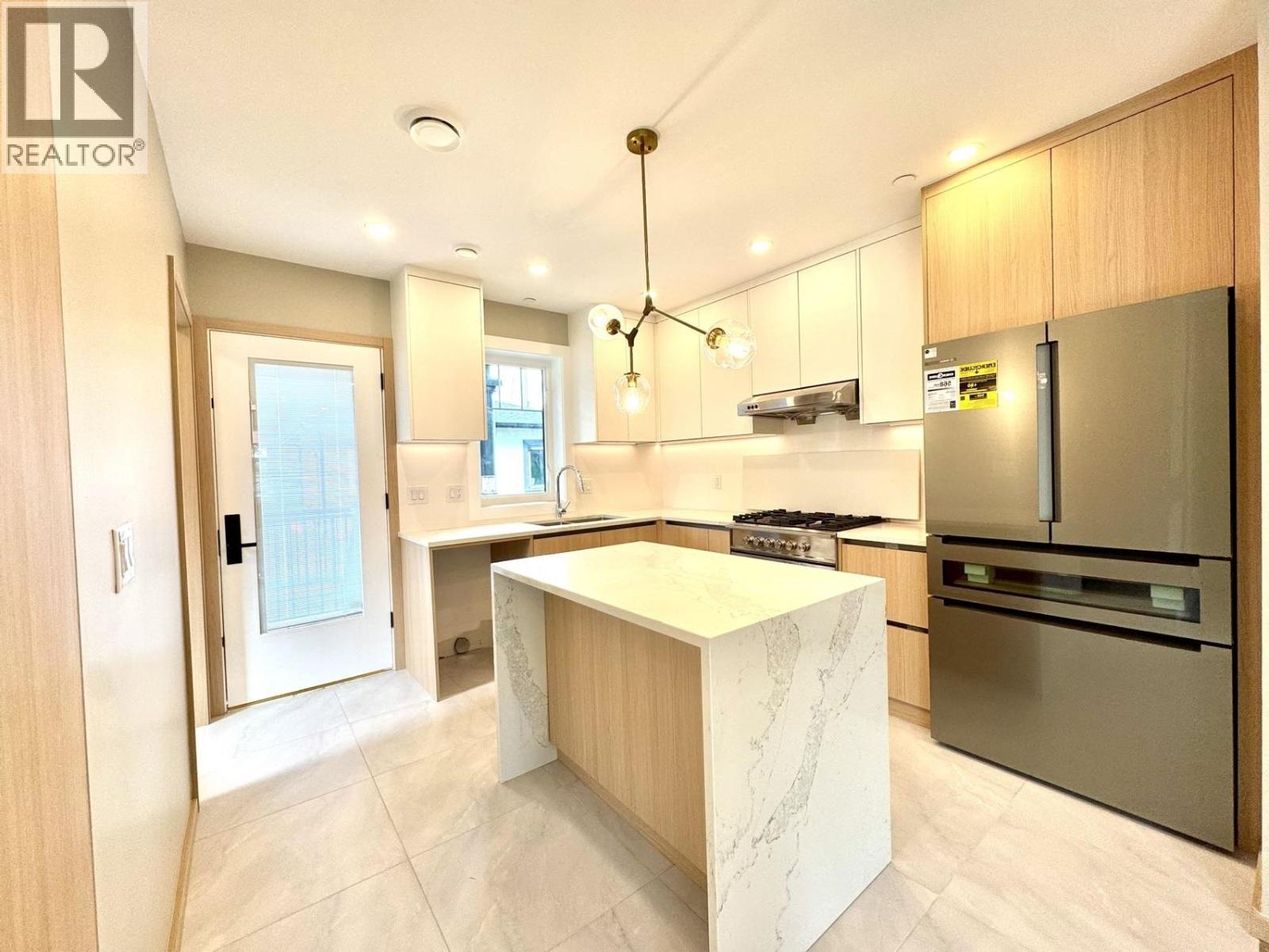 5216 Rupert Street, Vancouver, British Columbia  V5R 2J9 - Photo 4 - R3034716