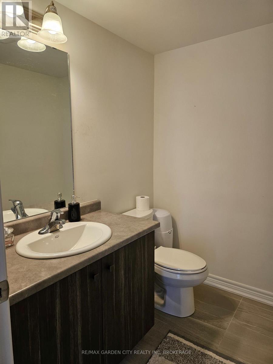 62 Dryden Lane, Hamilton, Ontario  L8H 1L9 - Photo 3 - X12331836