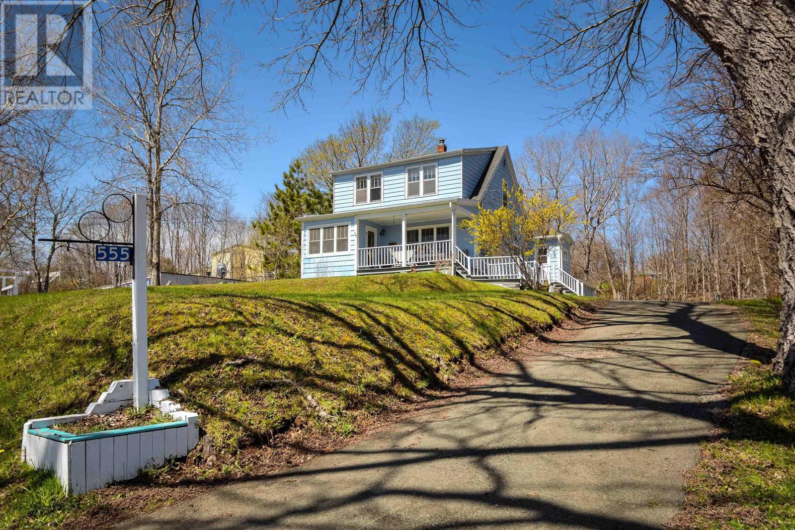 555 Chebucto, Baddeck, Nova Scotia  B0E 1B0 - Photo 1 - 202510971