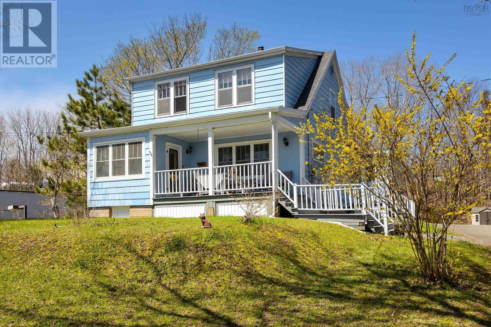 555 Chebucto, Baddeck, Nova Scotia  B0E 1B0 - Photo 2 - 202510971