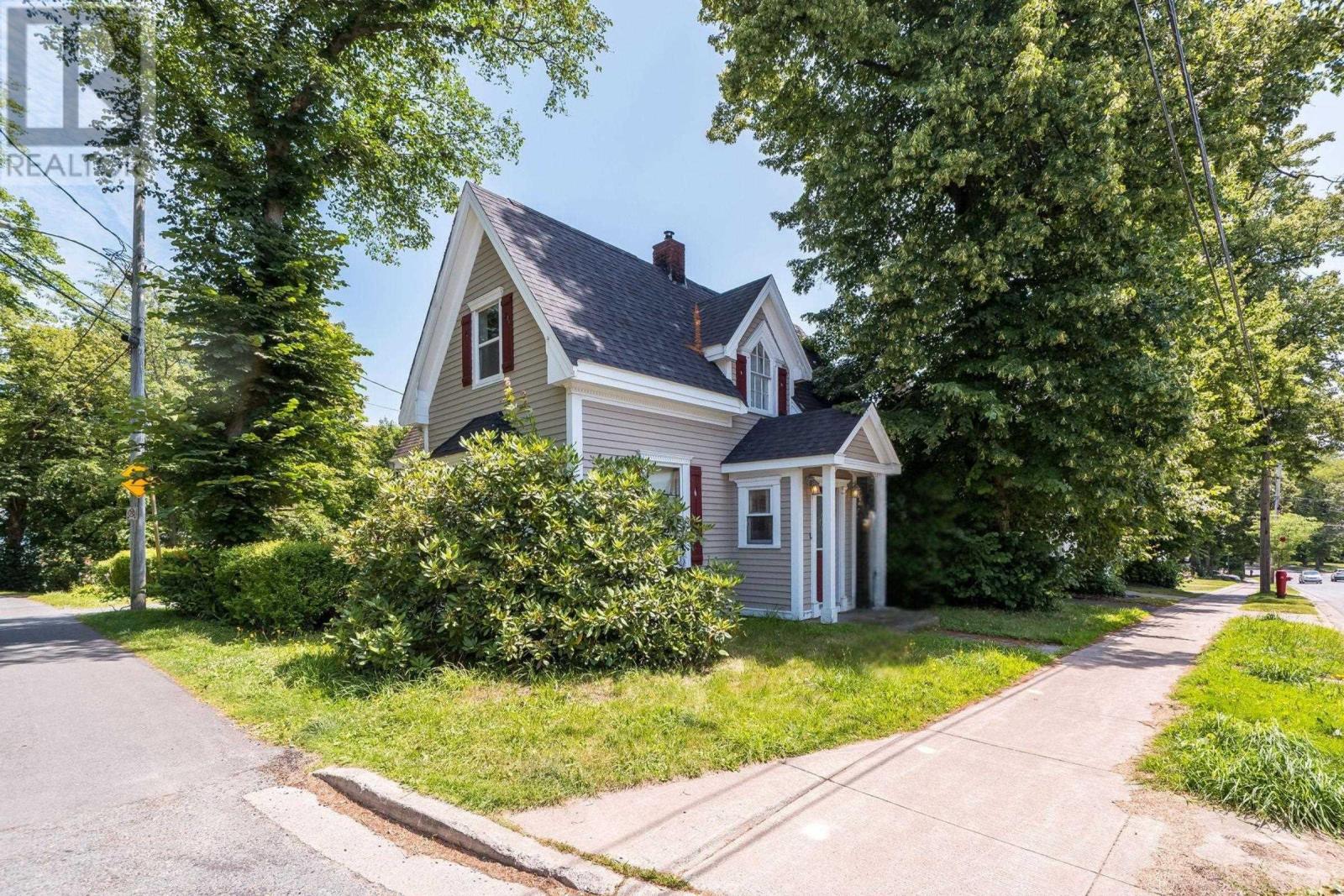 77 Pleasant Street, Dartmouth, Nova Scotia  B2Y 3P6 - Photo 2 - 202518857