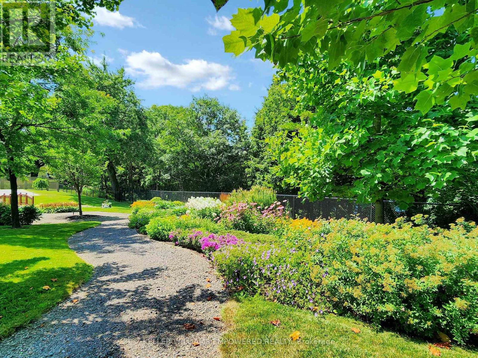 12 Macleod Estate Court, Richmond Hill, Ontario  L4E 0B1 - Photo 40 - N12331807