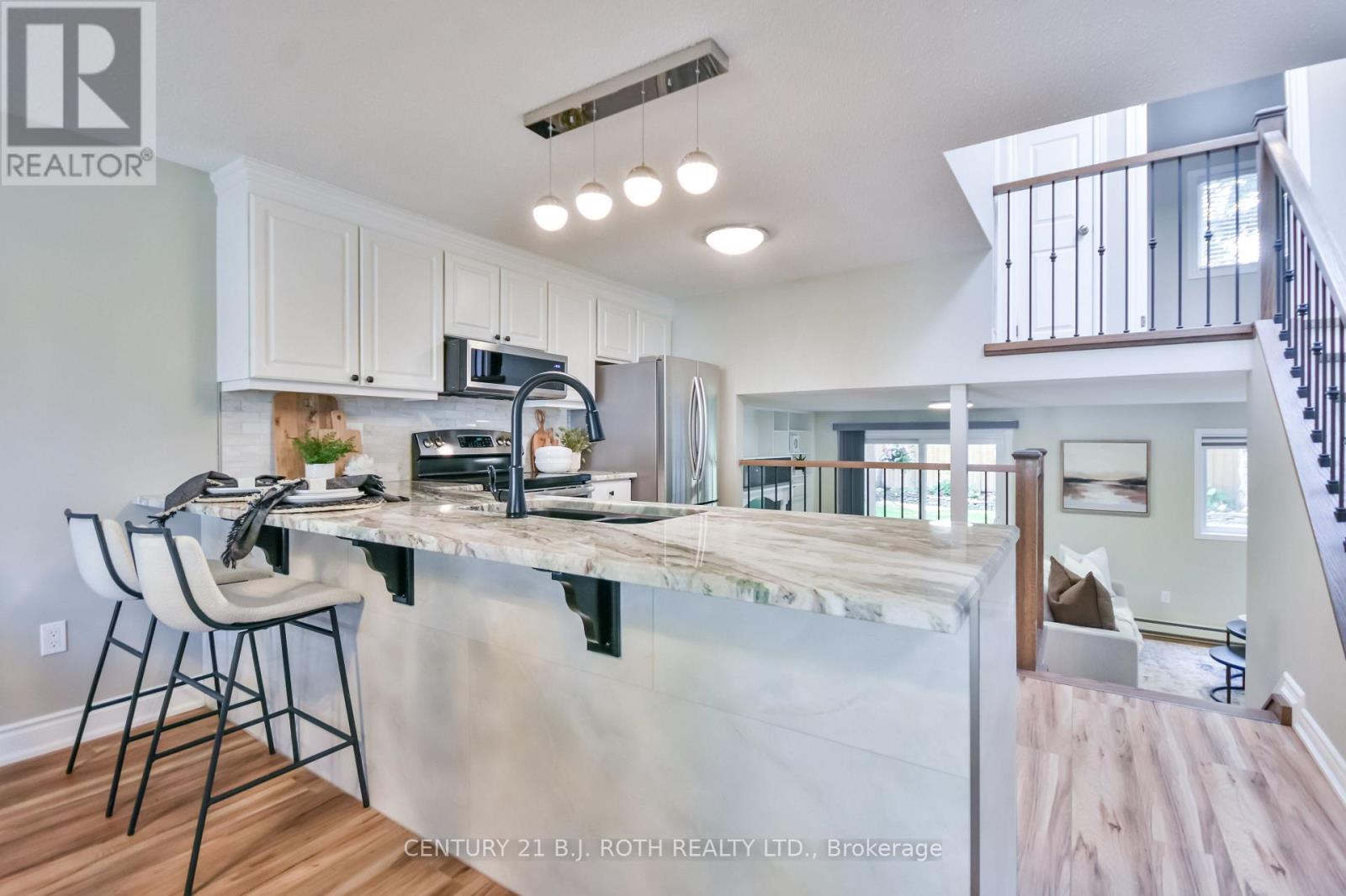 49 Ridgeway Avenue, Barrie, Ontario  L4N 5M2 - Photo 6 - S12331831