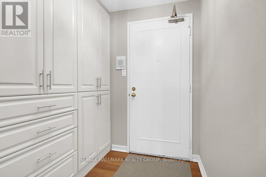 705 - 1081 Ambleside Drive, Ottawa, Ontario  K2B 8C8 - Photo 4 - X12331863