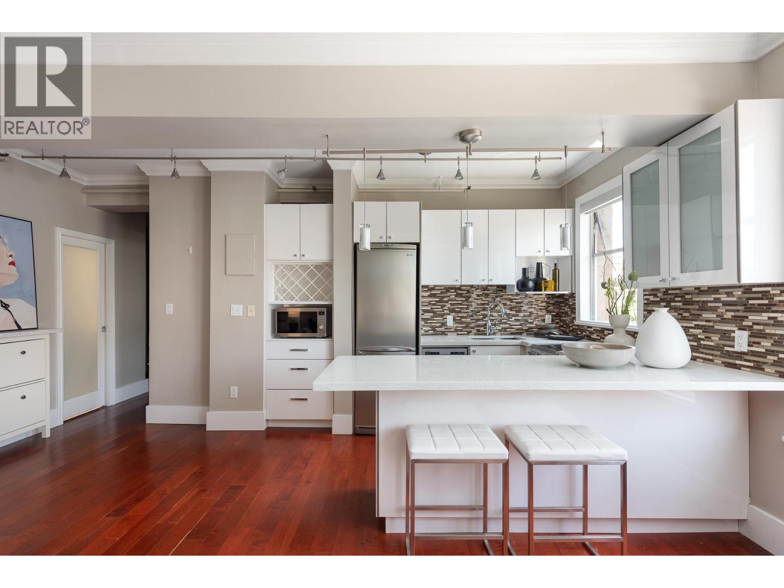 55 777 BURRARD STREET, Vancouver, British Columbia