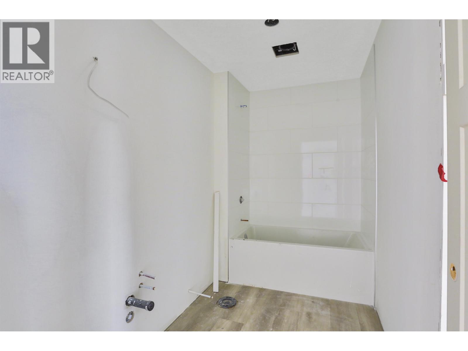 201 Finnigan Street, Coquitlam, British Columbia  V3K 5J3 - Photo 14 - R3020642