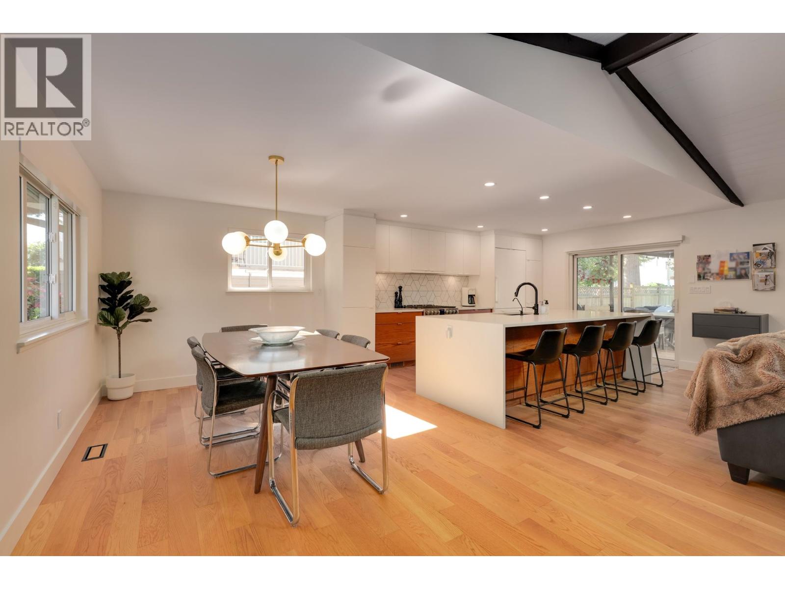 Property at 2587 LARKIN AVENUE image 3