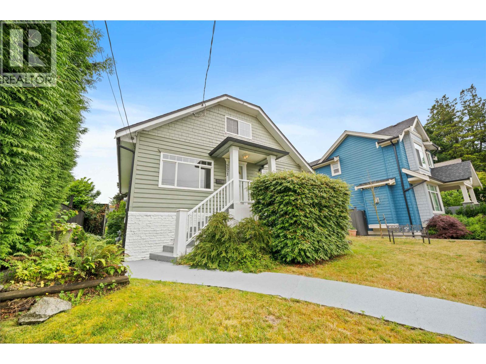 221 RICHMOND STREET, New Westminster, British Columbia