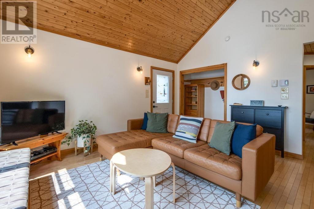 74 Canyon Point Road, Vaughan, Nova Scotia  B0N 2T0 - Photo 15 - 202520015