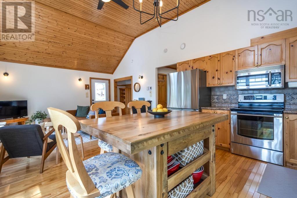 74 Canyon Point Road, Vaughan, Nova Scotia  B0N 2T0 - Photo 8 - 202520015