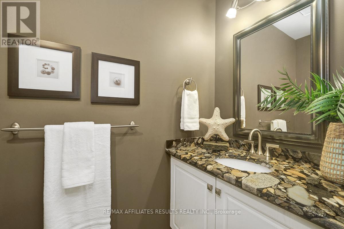 35 Crantham Crescent, Ottawa, Ontario  K2S 1R2 - Photo 21 - X12331870