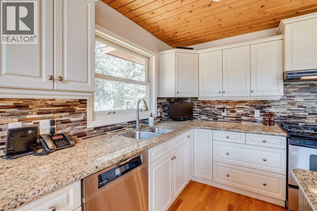 118 Mountain Lion Drive, Bragg Creek, Alberta  T0L 0K0 - Photo 16 - A2215187