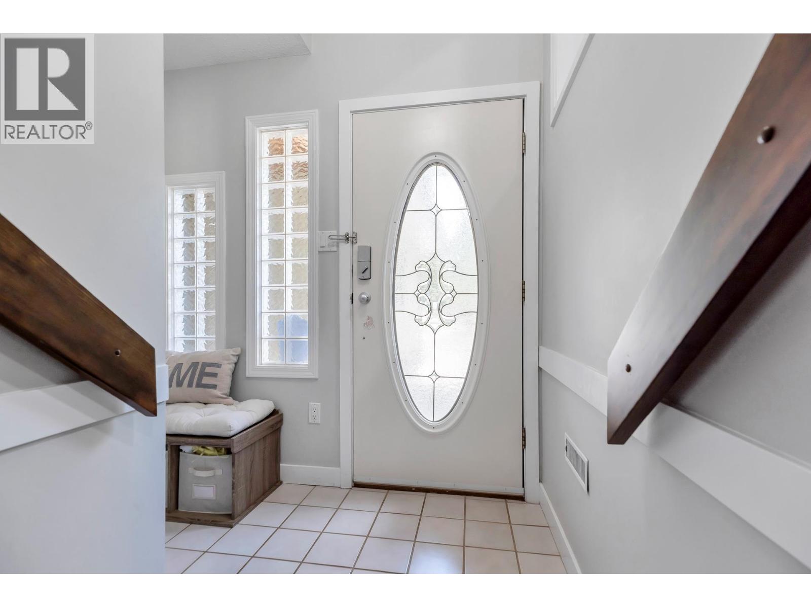 21652 121 Avenue, Maple Ridge, British Columbia  V2X 3S6 - Photo 2 - R3034693