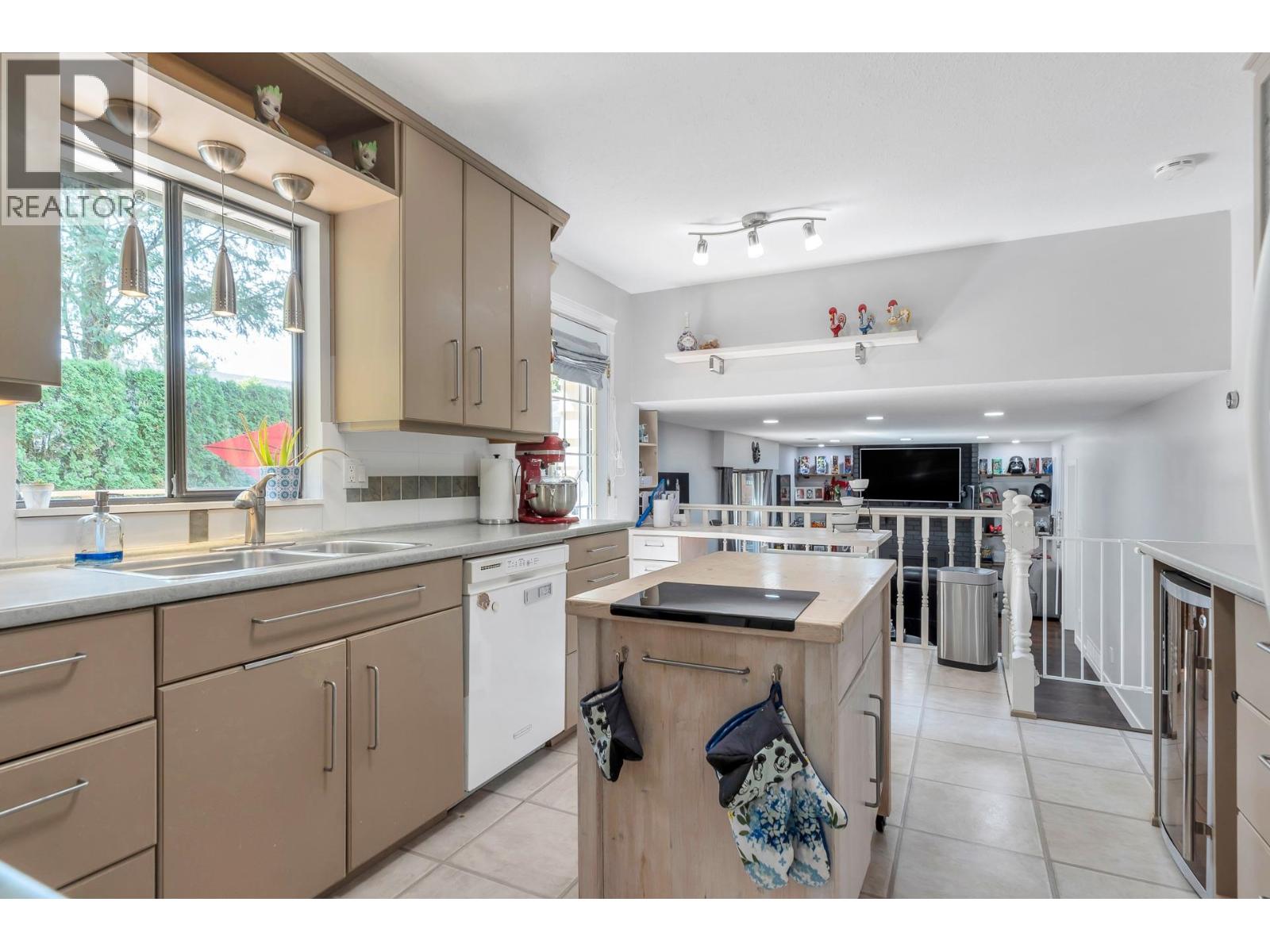 21652 121 Avenue, Maple Ridge, British Columbia  V2X 3S6 - Photo 4 - R3034693