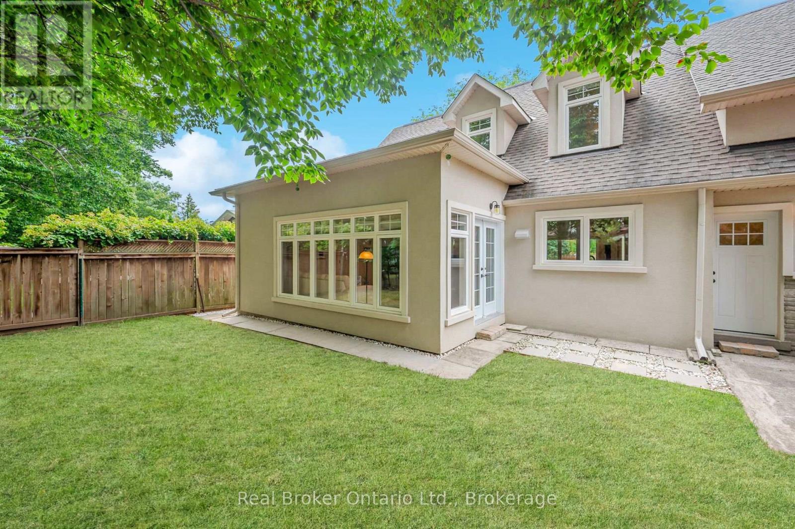 285 Surrey Drive, Oakville, Ontario  L6L 3T6 - Photo 38 - W12330013