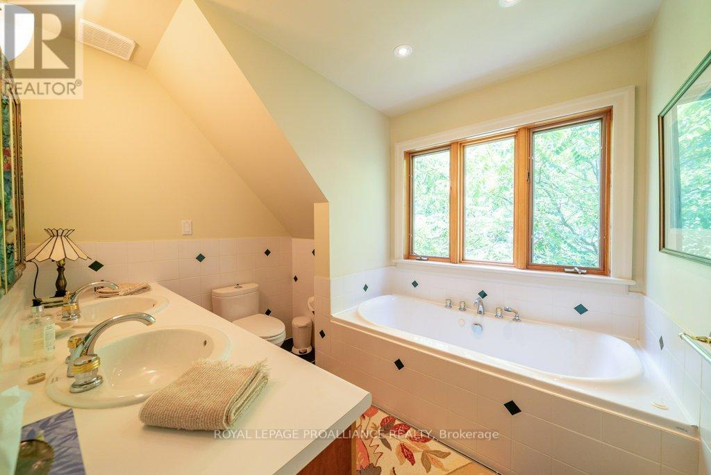 403 Henniger Road, Addington Highlands, Ontario  K0H 1K0 - Photo 22 - X12331928