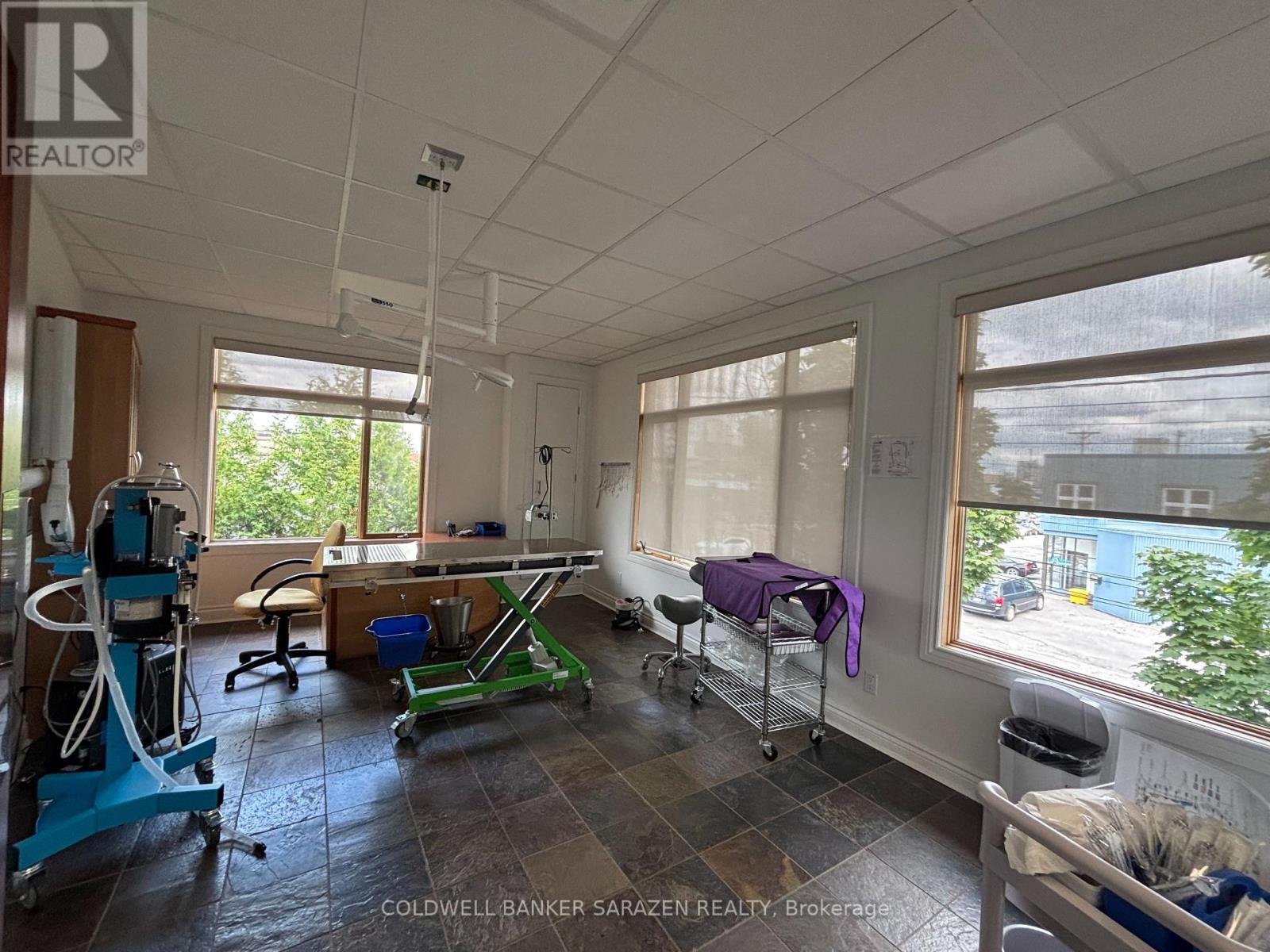 200 - 878 Boyd Avenue, Ottawa, Ontario  K2A 2E3 - Photo 10 - X12331920