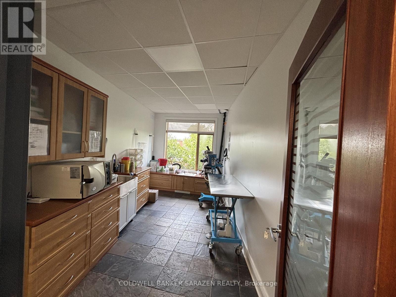 200 - 878 Boyd Avenue, Ottawa, Ontario  K2A 2E3 - Photo 12 - X12331920