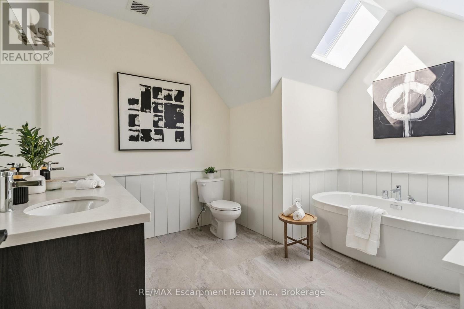 2282 Sovereign Street, Oakville, Ontario  L6L 0H9 - Photo 18 - W12331931