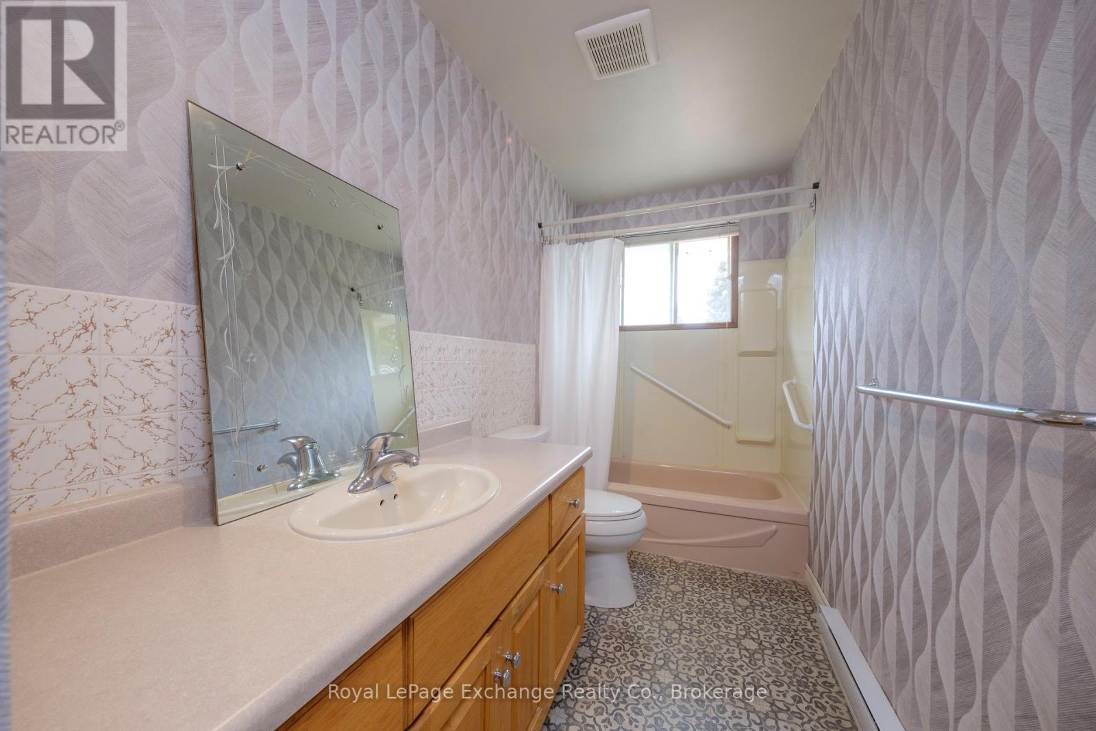 426 Elgin Street, Huron-Kinloss, Ontario  N0G 2H0 - Photo 12 - X12331944