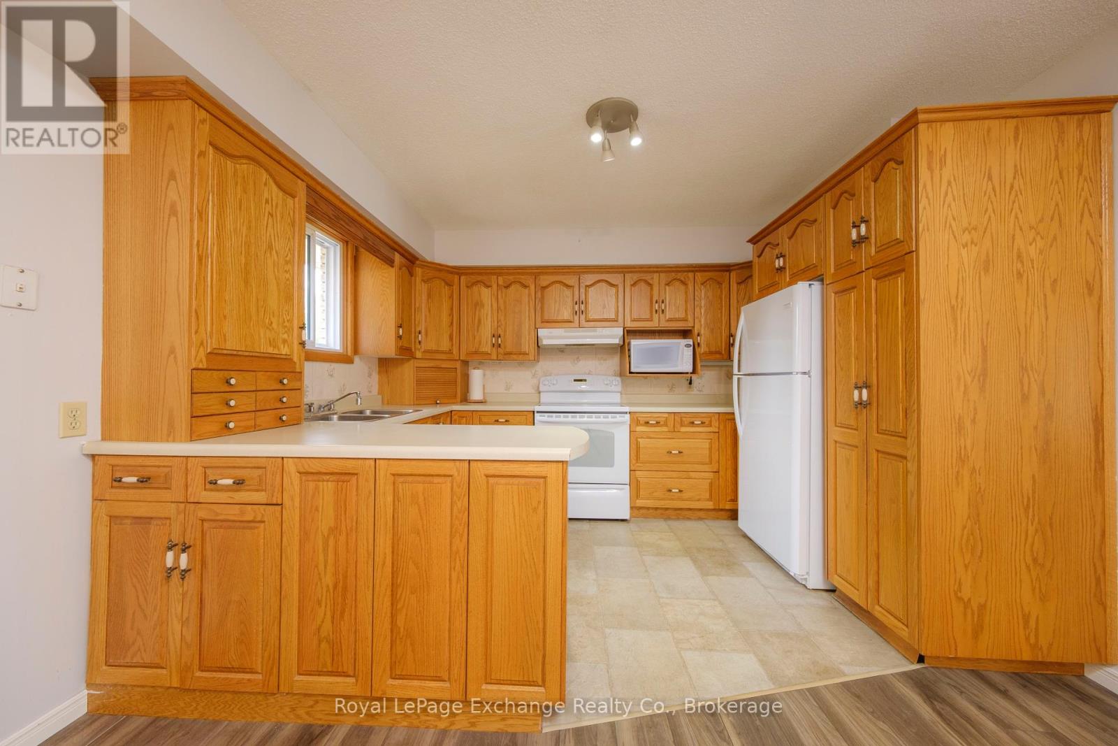 426 Elgin Street, Huron-Kinloss, Ontario  N0G 2H0 - Photo 17 - X12331944
