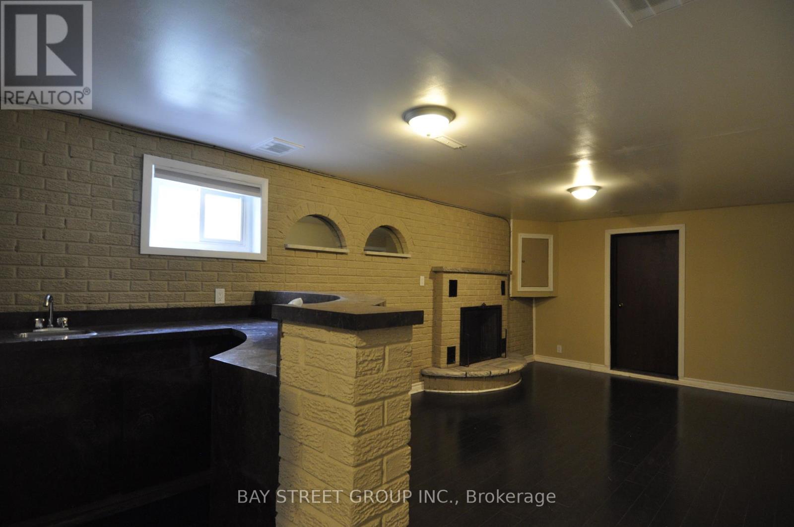 Lower - 3400 Frobex Court, Mississauga, Ontario  L5C 2B5 - Photo 2 - W12331930