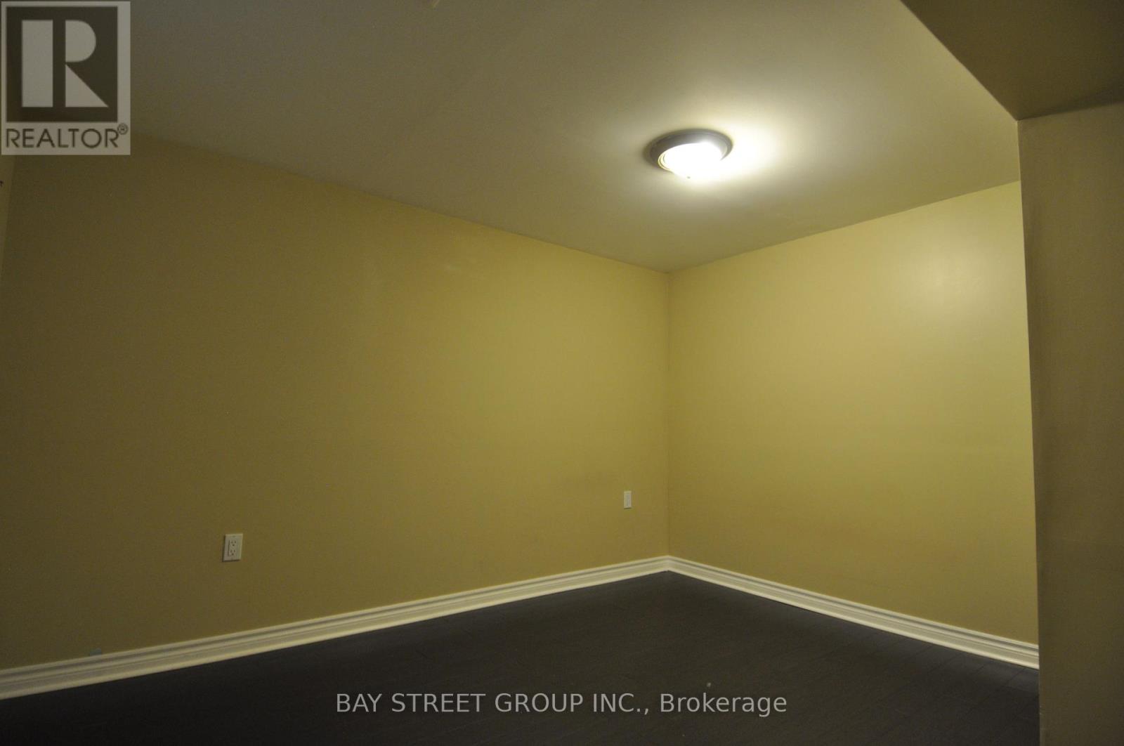 Lower - 3400 Frobex Court, Mississauga, Ontario  L5C 2B5 - Photo 3 - W12331930