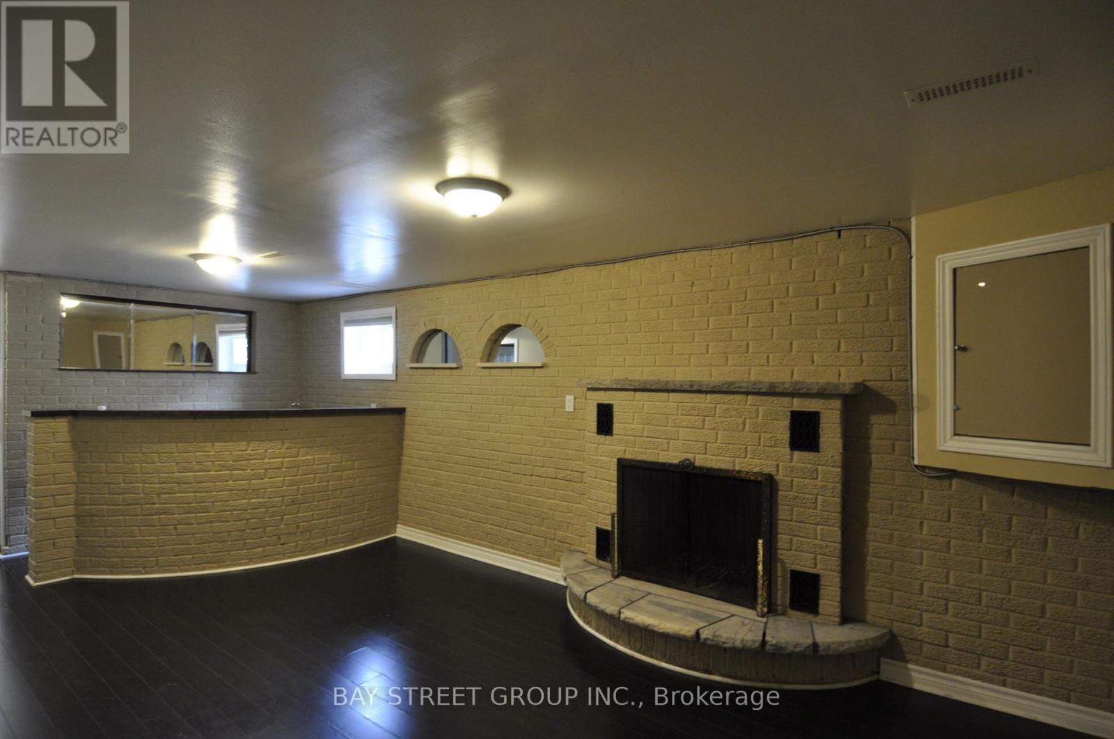 Lower - 3400 Frobex Court, Mississauga, Ontario  L5C 2B5 - Photo 4 - W12331930
