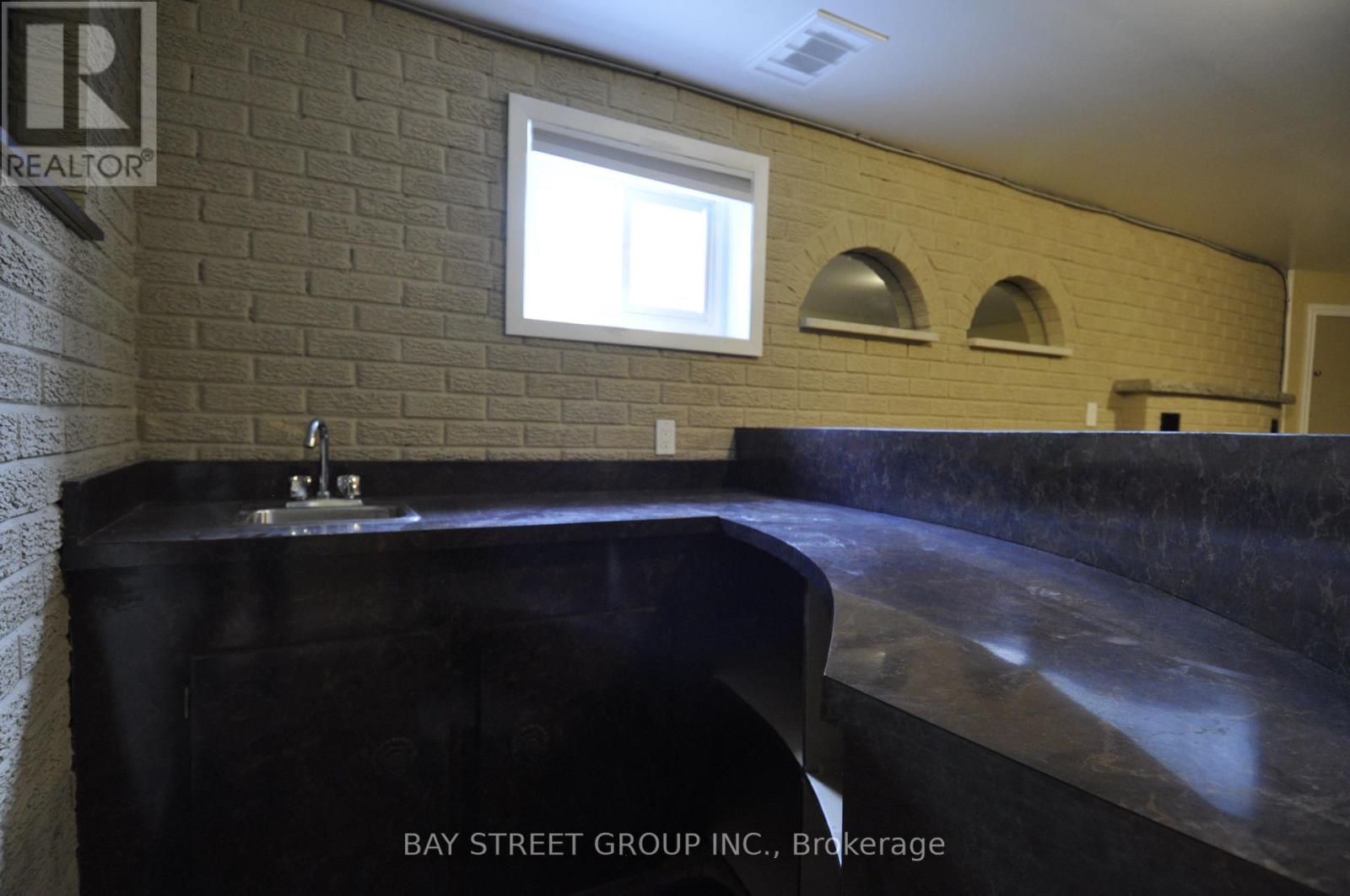 Lower - 3400 Frobex Court, Mississauga, Ontario  L5C 2B5 - Photo 5 - W12331930