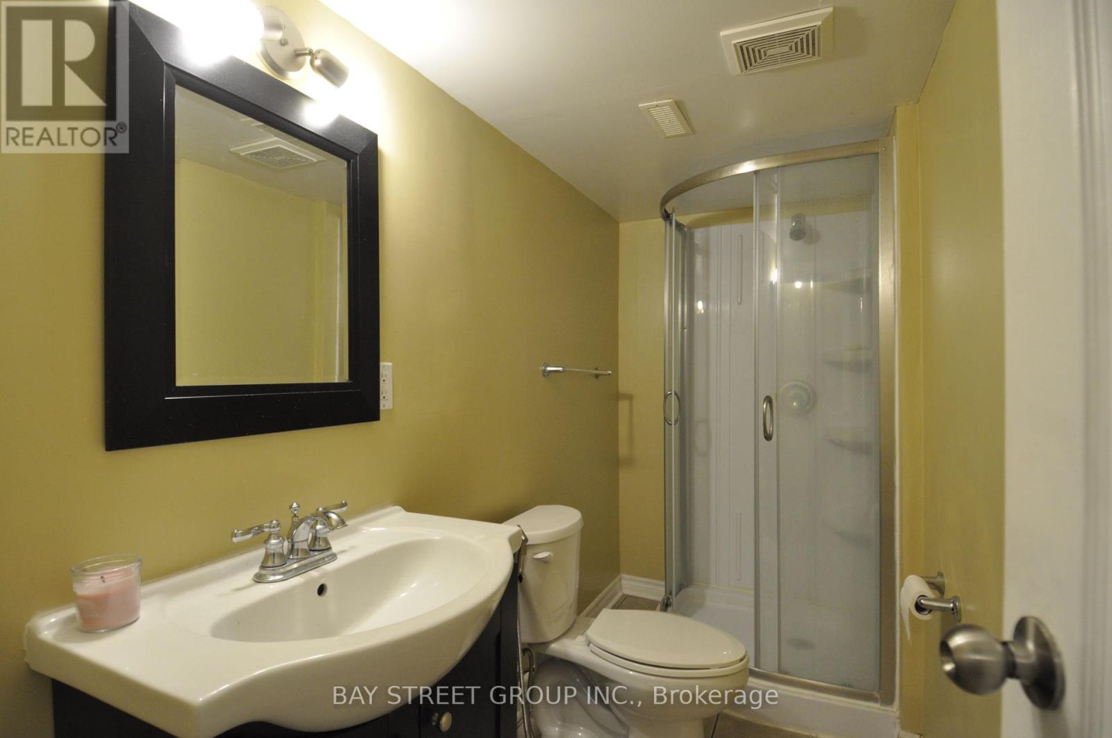 Lower - 3400 Frobex Court, Mississauga, Ontario  L5C 2B5 - Photo 8 - W12331930