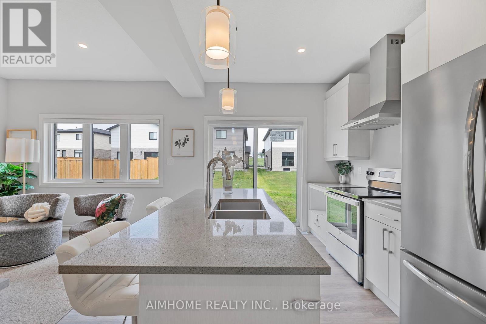 215 Byers Street, London South, Ontario  N6L 0J2 - Photo 11 - X12331911