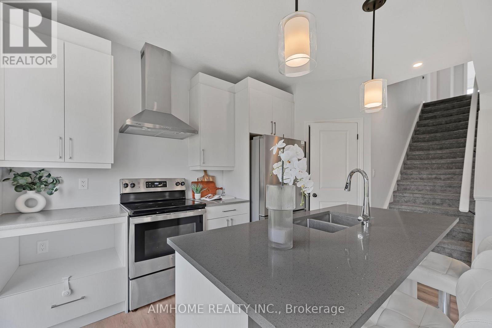 215 Byers Street, London South, Ontario  N6L 0J2 - Photo 12 - X12331911