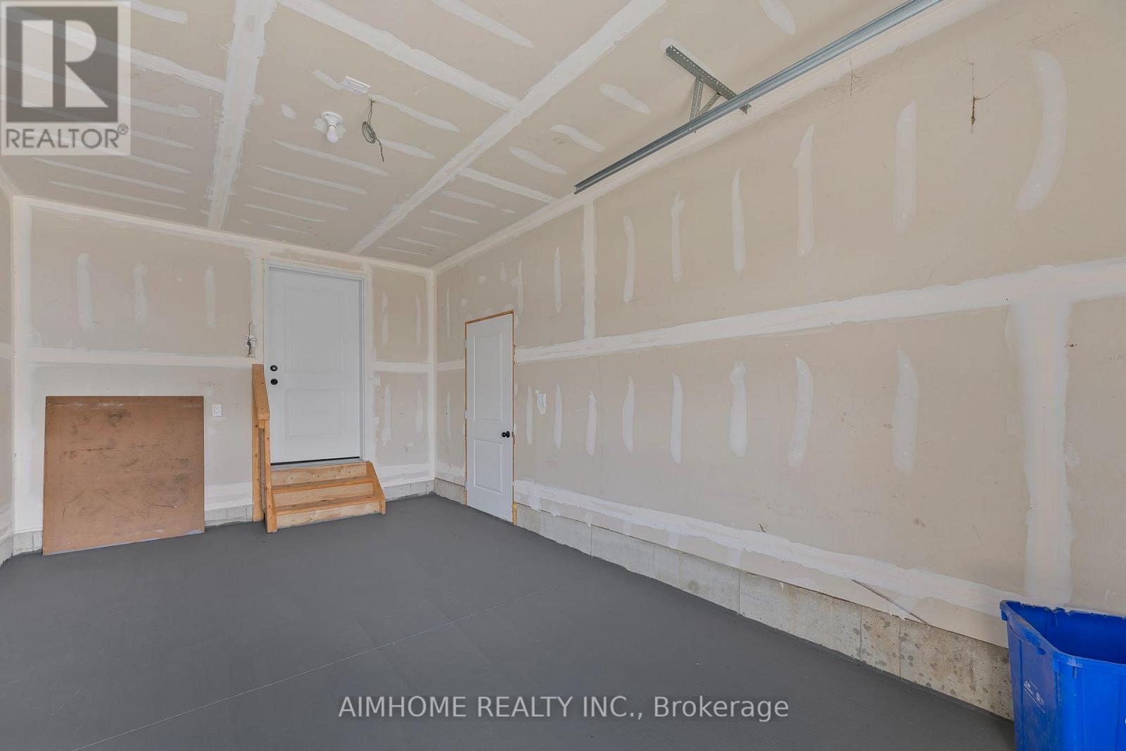215 Byers Street, London South, Ontario  N6L 0J2 - Photo 17 - X12331911