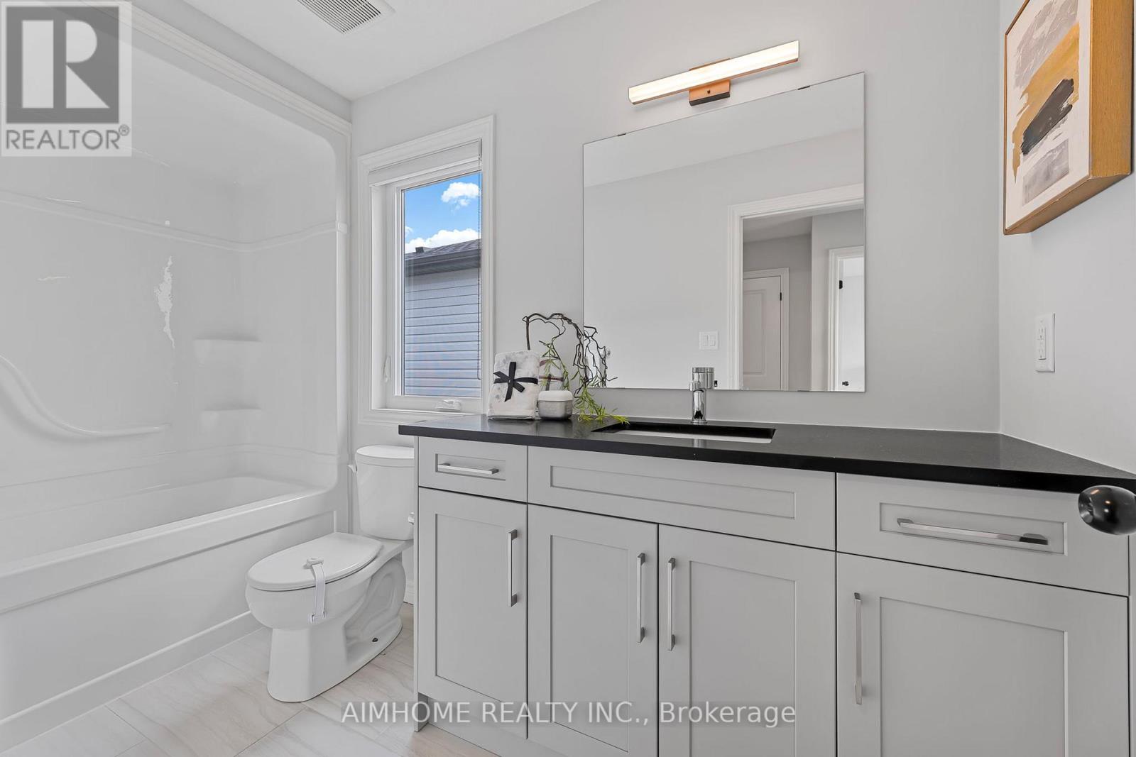 215 Byers Street, London South, Ontario  N6L 0J2 - Photo 20 - X12331911
