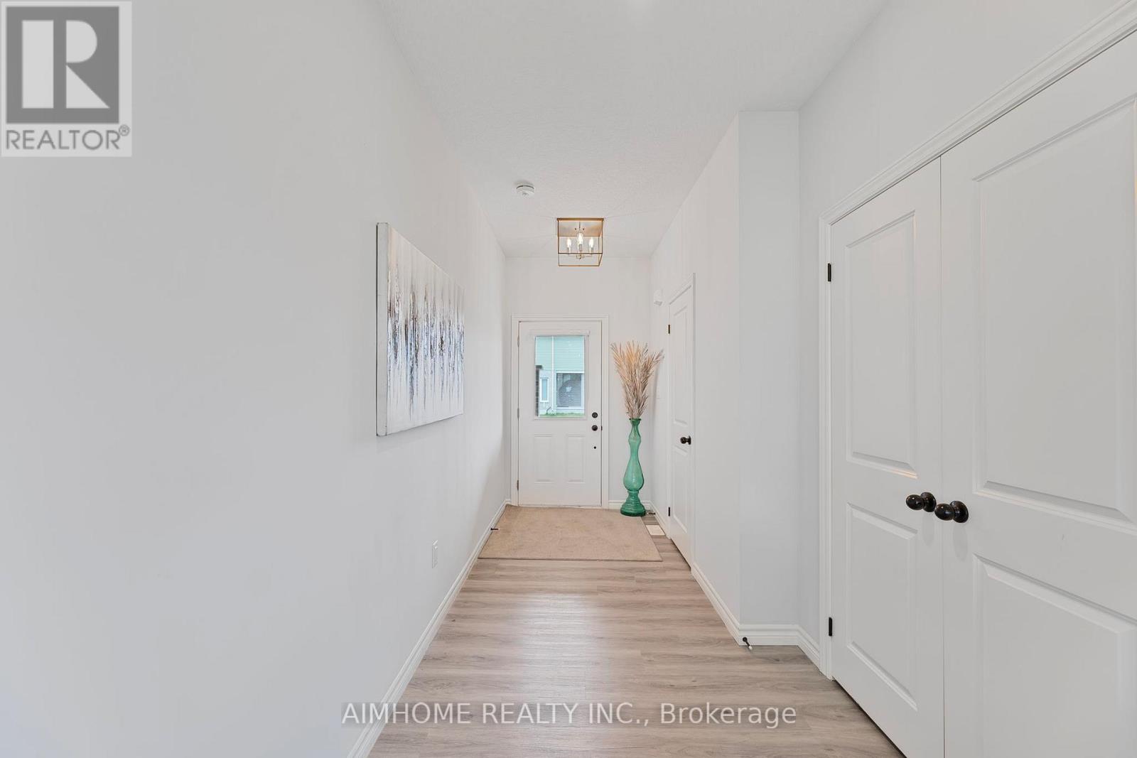 215 Byers Street, London South, Ontario  N6L 0J2 - Photo 3 - X12331911