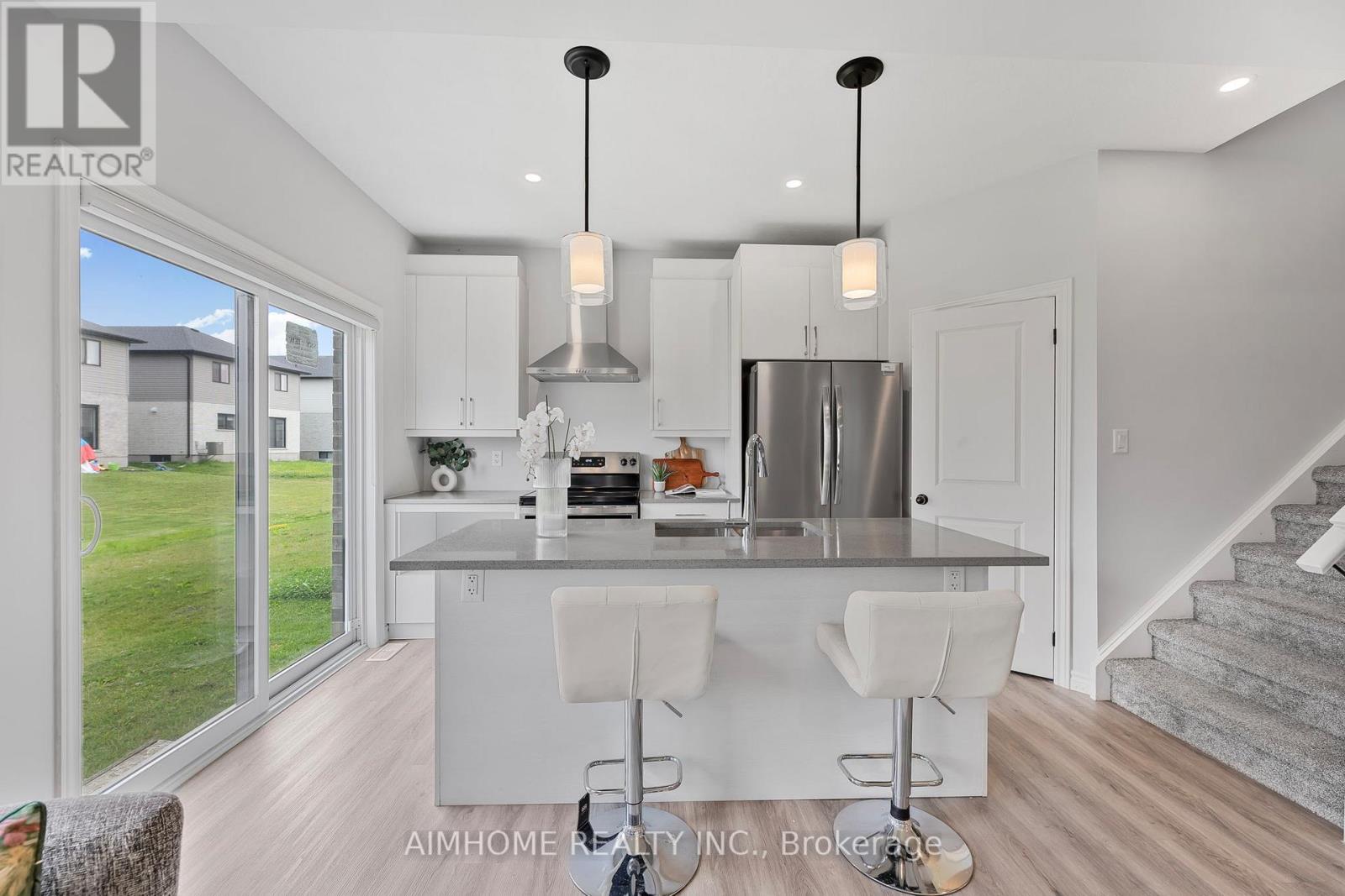 215 Byers Street, London South, Ontario  N6L 0J2 - Photo 9 - X12331911