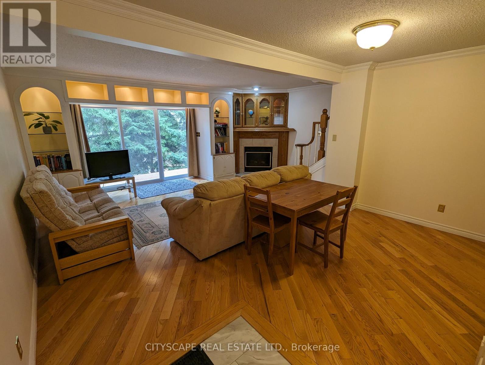 Property at 17 - 250 KEATS WAY image 3