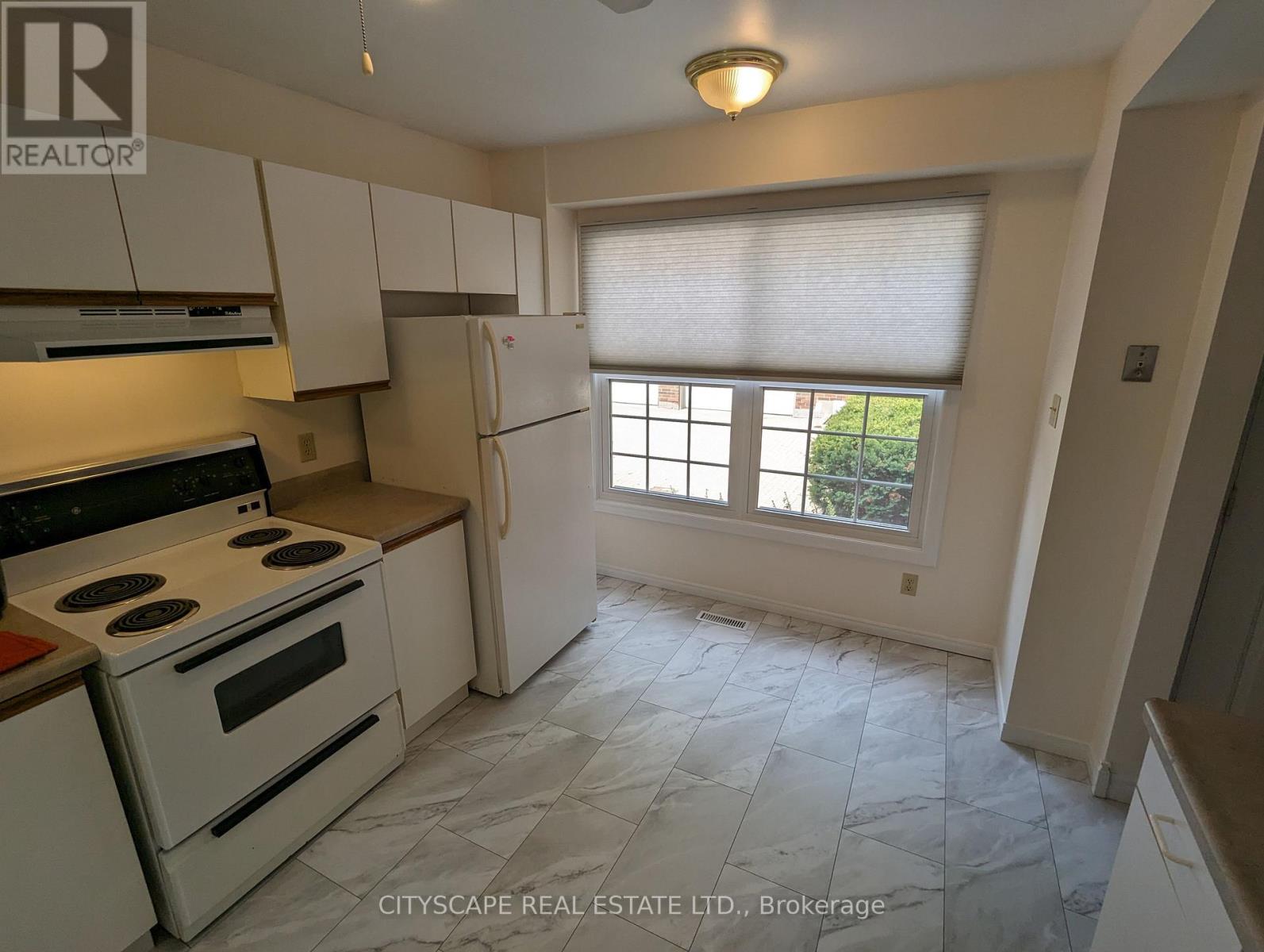 17 - 250 Keats Way, Waterloo, Ontario  N2L 6J5 - Photo 8 - X12330315