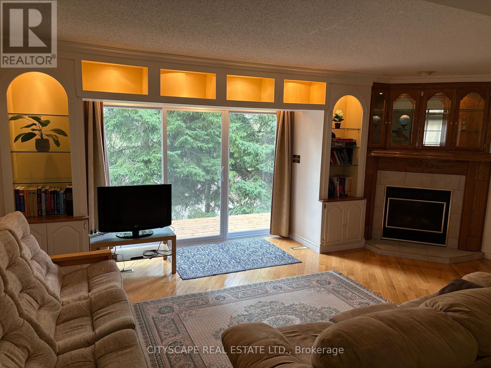Property at 17 - 250 KEATS WAY image 4