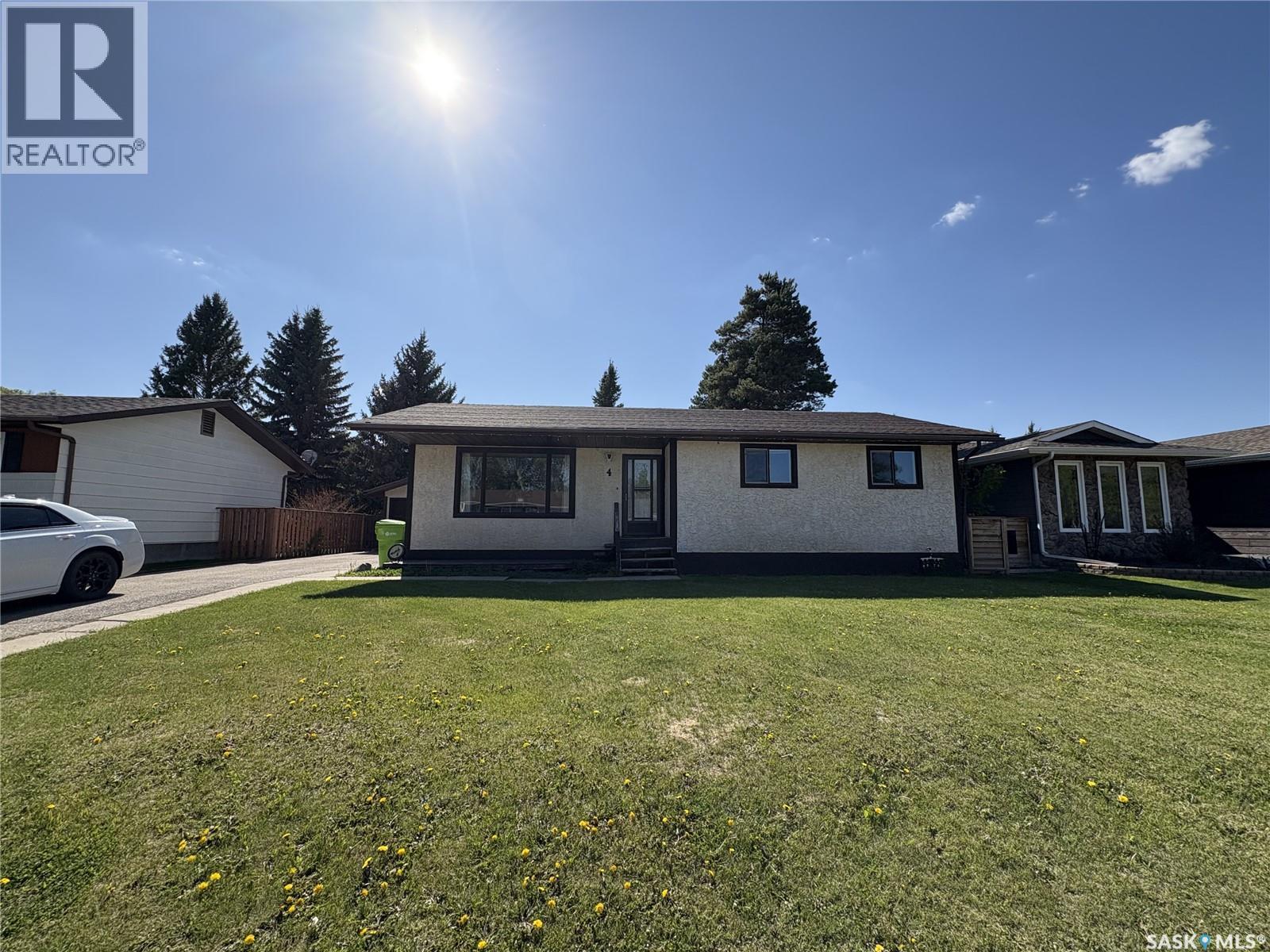 Property at 4 Willow CRESCENT image 3