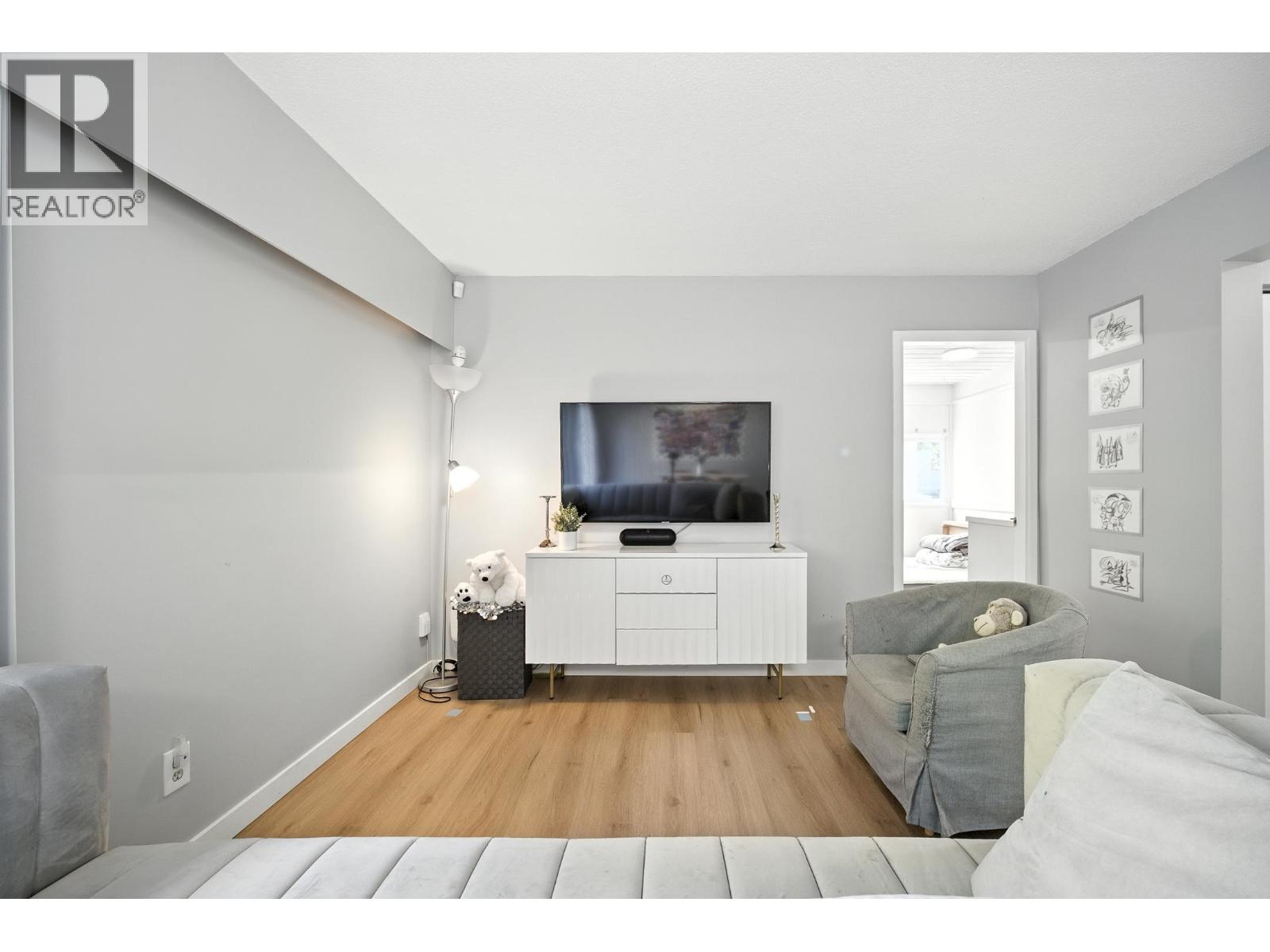 Property at 8540 ROSEBANK CRESCENT image 2