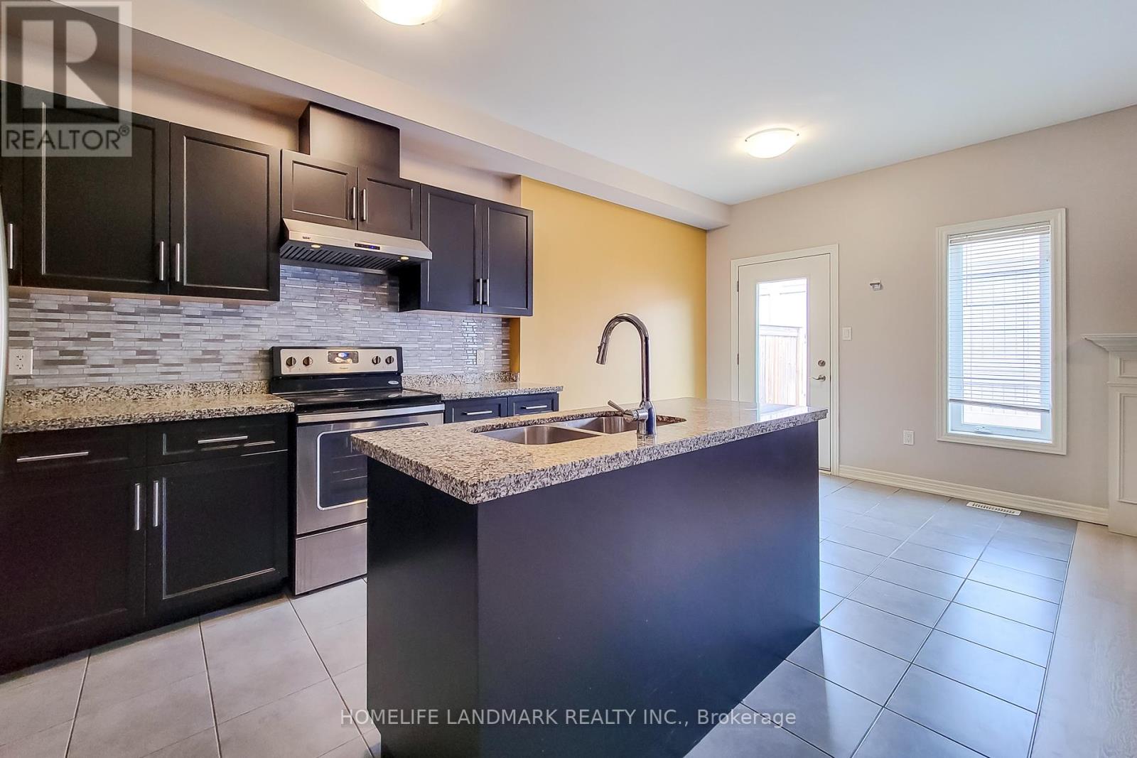 75 Sonoma Valley Crescent, Hamilton, Ontario  L9B 0J3 - Photo 13 - X12331957
