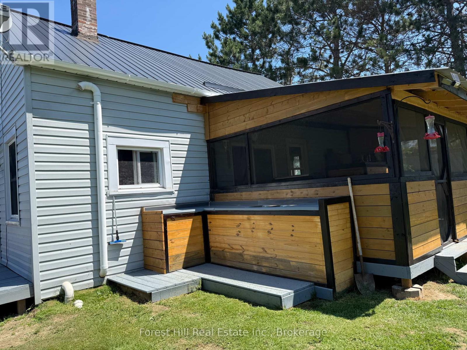10709 522 Highway, Parry Sound Remote Area, Ontario  P0H 1A0 - Photo 10 - X12331968
