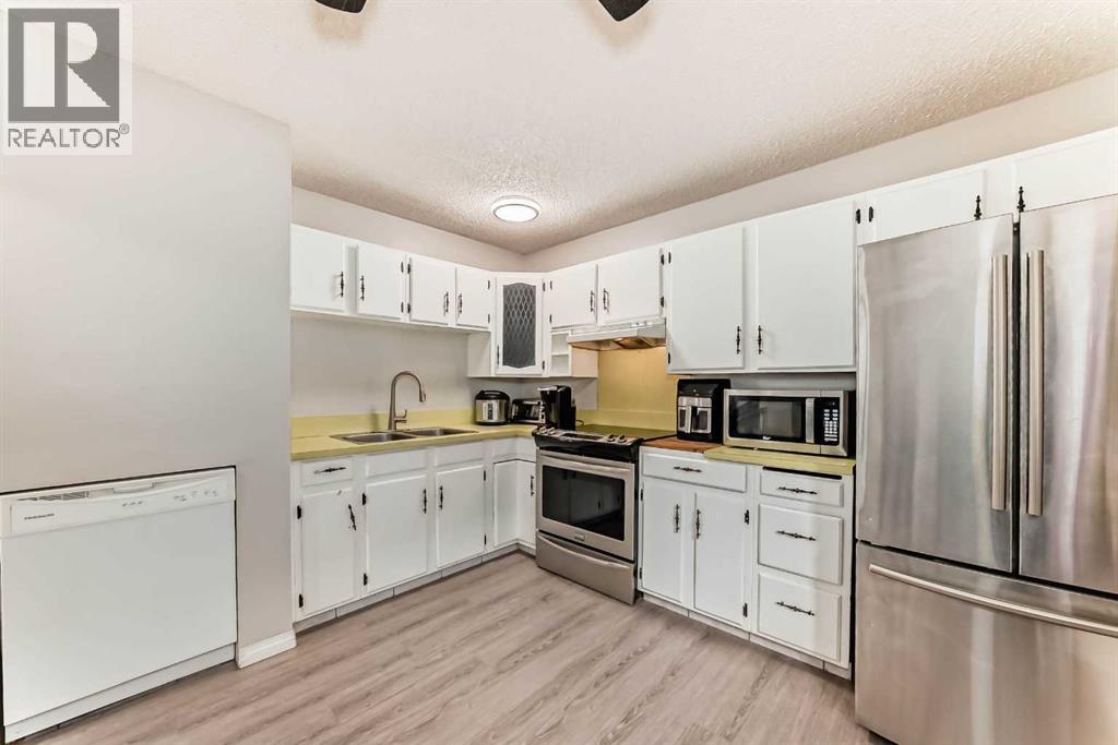 Property at 1019 Canfield Crescent SW image 4