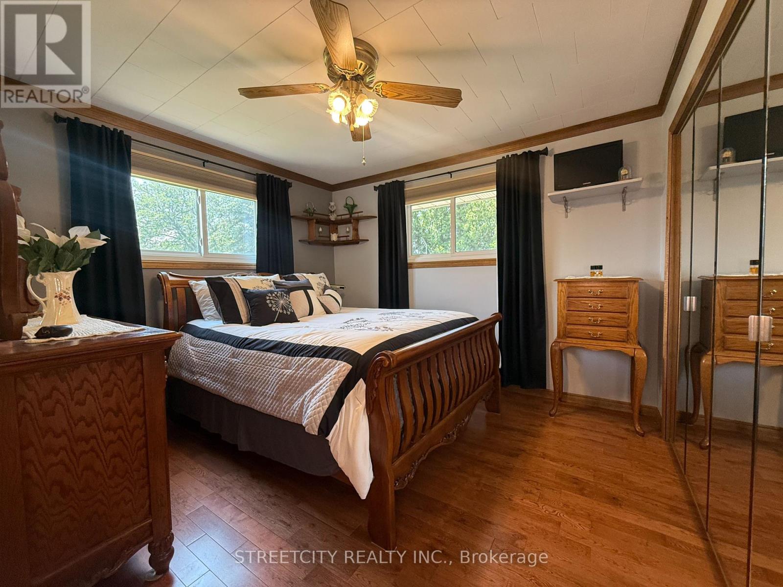 29422 Dawn Valley Road, Chatham-Kent, Ontario  N0P 2M0 - Photo 11 - X12332031