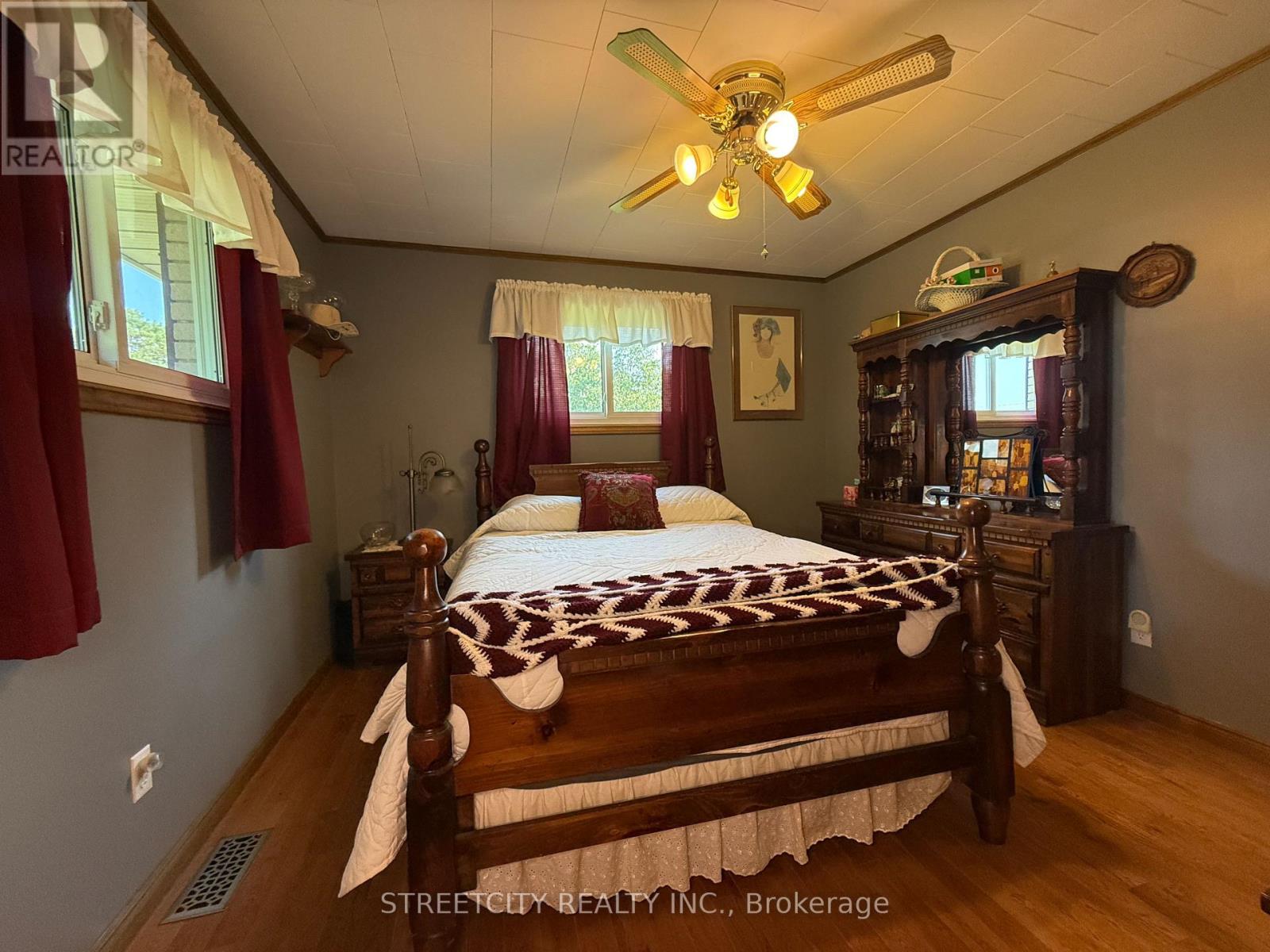 29422 Dawn Valley Road, Chatham-Kent, Ontario  N0P 2M0 - Photo 14 - X12332031