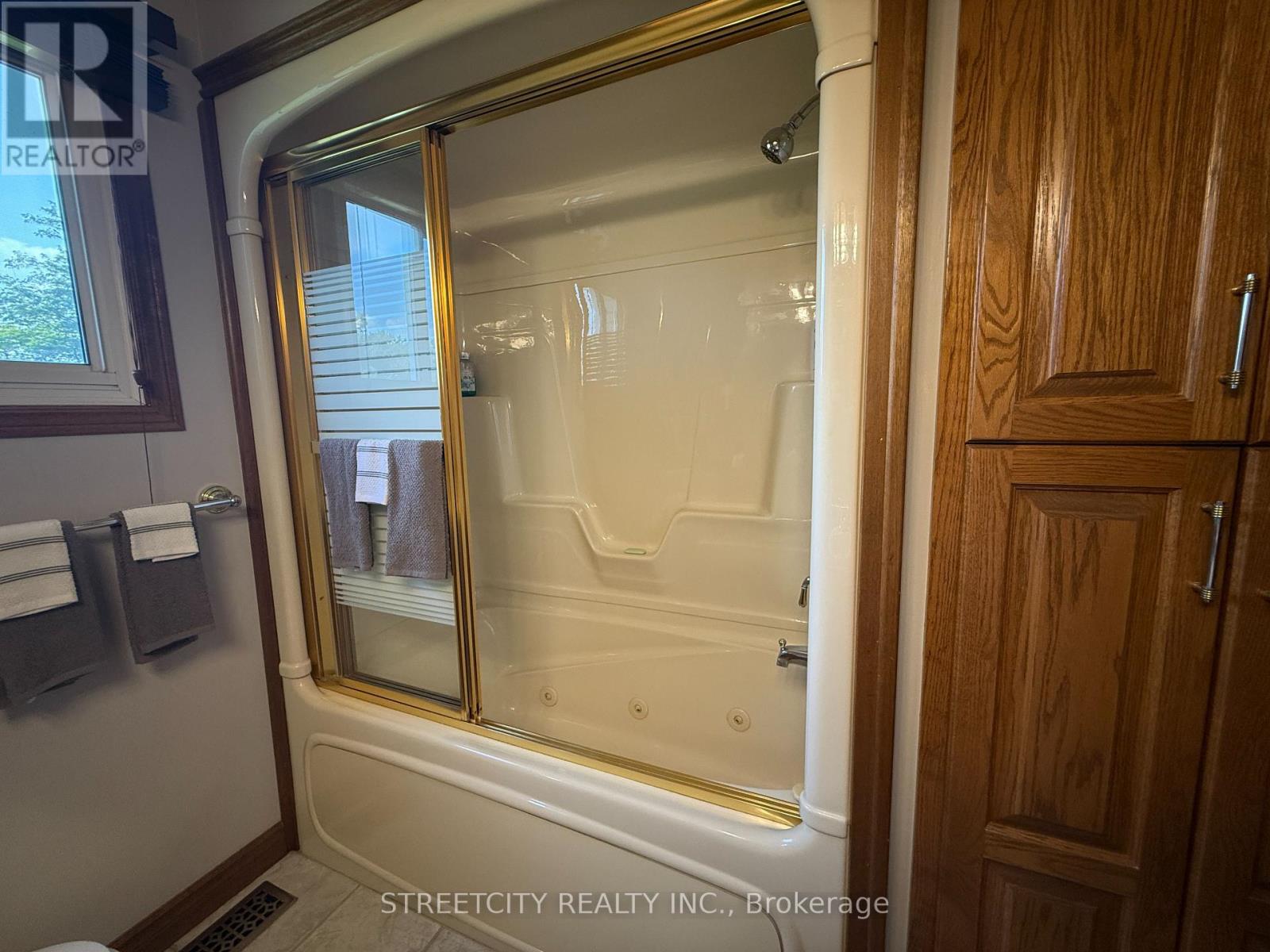 29422 Dawn Valley Road, Chatham-Kent, Ontario  N0P 2M0 - Photo 16 - X12332031