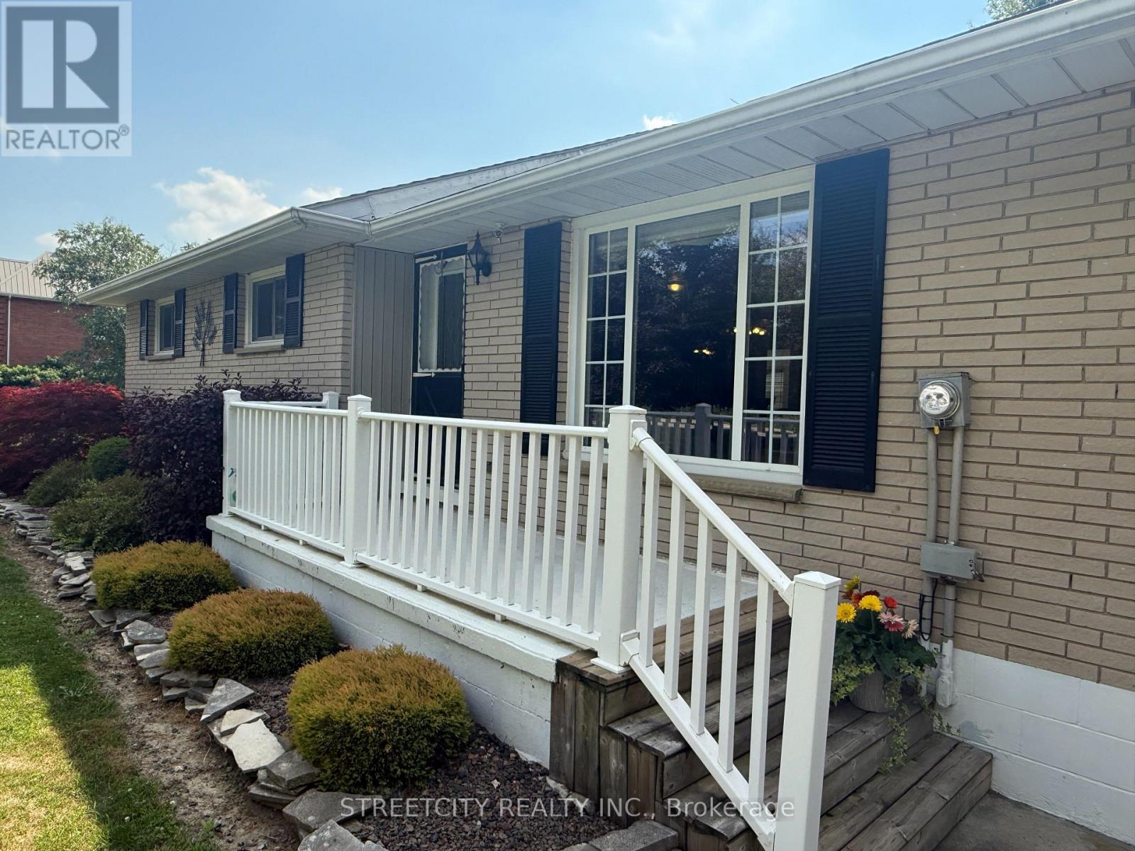 29422 Dawn Valley Road, Chatham-Kent, Ontario  N0P 2M0 - Photo 3 - X12332031