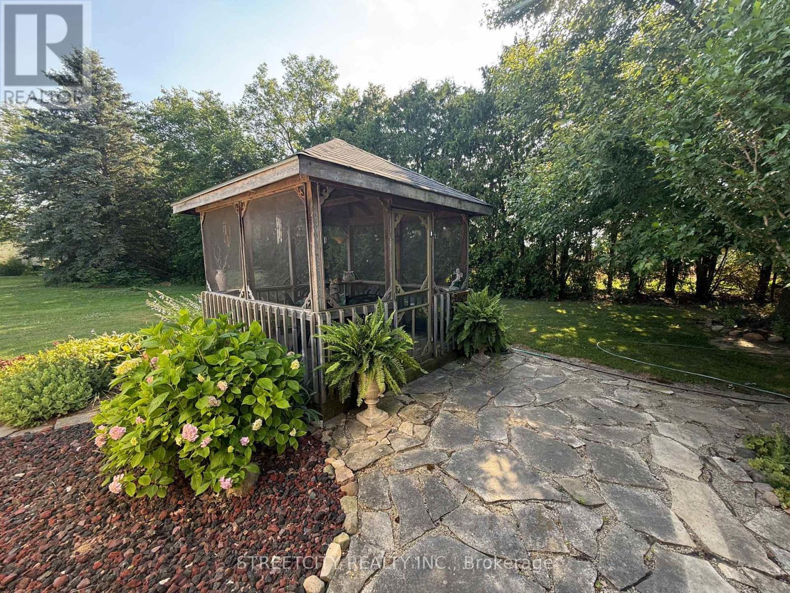 29422 Dawn Valley Road, Chatham-Kent, Ontario  N0P 2M0 - Photo 32 - X12332031